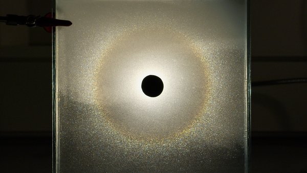 Foto eines Modells eines 22°-Halos der Sonne
